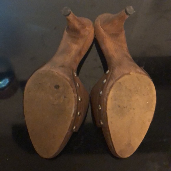 Dolce & Gabbana wood heels w/D&G in silver letters - Picture 7 of 7